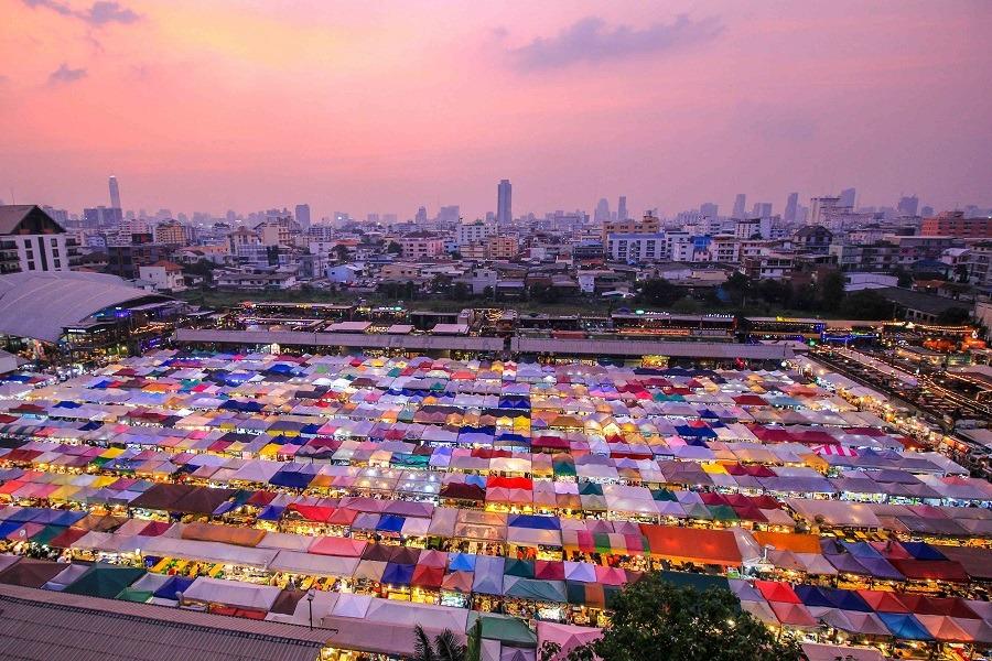 Train Night Market Ratchada hele markedet