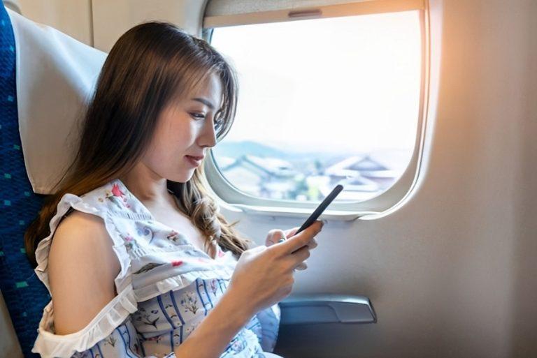 Hvad sker der hvis du ikke bruger flytilstand på mobilen når du flyver